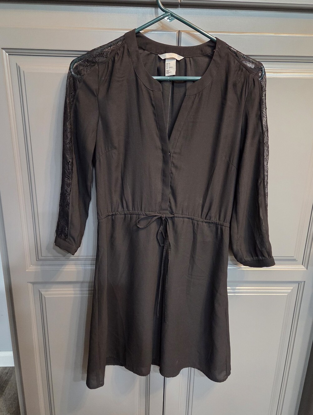 H&M Size US 4 DRESS IN BLACK